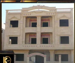 بنايه تجاريه للبيع في القبله السوق الكبير الشارع التجاري السايدين مقابل مدرسة ابو مهدى المهندس