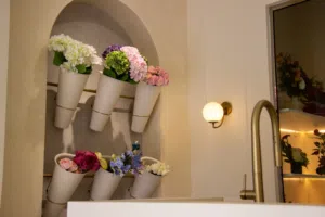 محل بديكورات و تشطيبات راقيه في الغبره لتنسيق الورد و تجهيزات الاعراس و الشوكولاته البلجيكية للبيع