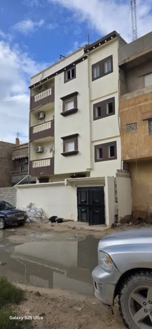 عماره للبيع في حي السلام مؤجره 15 الف بمليون ونص