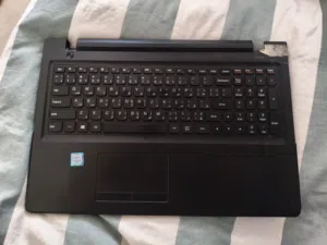 Lenovo IdeaPad 300-15ISK مكسور شاشة للبيع سكراب أو قطع غيار (البوردة والشاحن شغالين 100%)