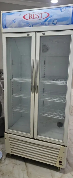 للبيع ثلاجه كالجديد استخدام سنه ونصف فيها عطل فقط الكمبريسر وقيمته 50 ريال