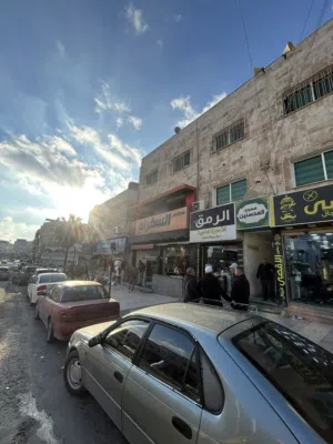 مجمع تجاري للبيع
