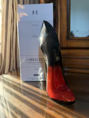 عطر Very Good Girl Elixir – Carolina Herrer