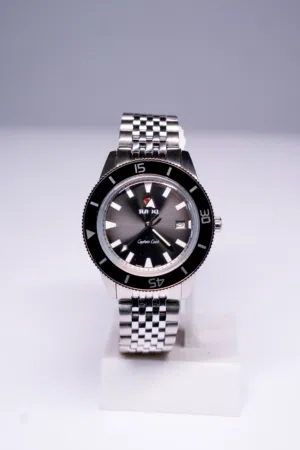 Rado captain Cook.  Swiss made.  size 42. super clean.  no scratch.  original automatic watch.