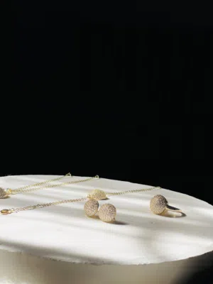 تاكم نسائي لون ثابت