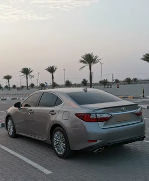 Lexus . ES . 2017 . Used3