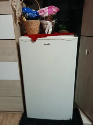 ثلاجة مكتب سامكس استعمال بحالة جيدة