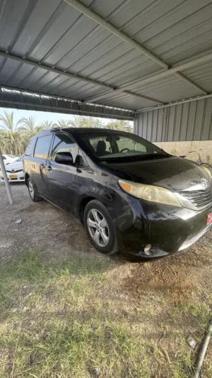 Used Toyota Sienna in Al Batinah