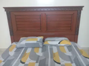 غرفة نوم للبيع ..سرير وتسريحة ودولاب