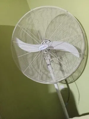مروحه كبيره شفرتين ل مساحات واسعة شغاله