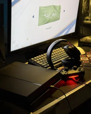بلايستيشن فور مساحة 1 تيرا نظيف مع جهاز وشريطين