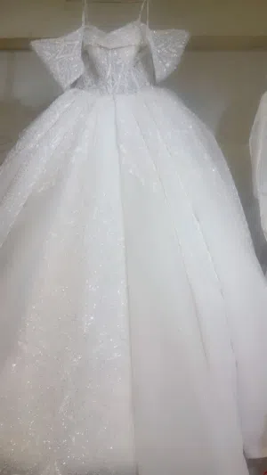 بدلات اعراس بسعر مغري بيع  35 دينار  فقط  والي بتحجز صالون عنا الها سعر خاص وهديه  ملاحظه الحجز مو ا