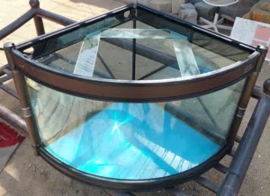 حوض أسماك كبير