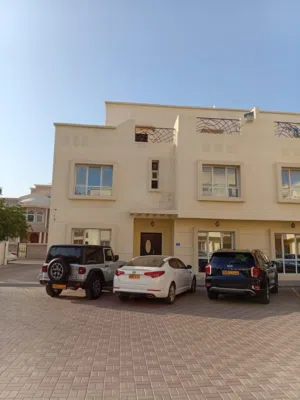 260 m2 4 Bedrooms Villa for Rent in Muscat Al-Hail
