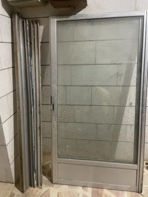 باب مخزن المنيوم كامل مكمل مش ناقصت اشي