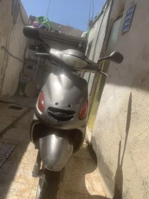 سلام عليكم ورحمة الله وبركاته دراجة للبيع مستعجل على بيعته  الدراجة نضيفه بس ناقصة جوزه