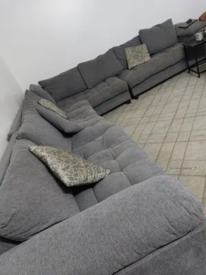 كنب رمادي 11 شخص بحالة جيدة