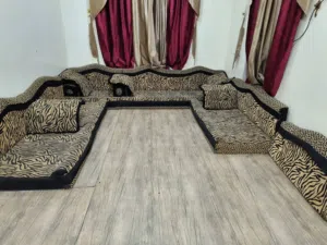ديوان مجلس ضغط تقريبا ثمانيه متر