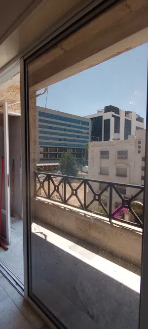 شقة مميزة بموقع استثنائي في شارع مكة