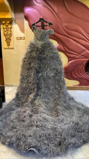 فستان فخم جدا من laprima - feather dress