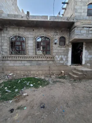 شقة للايجار في صنعاء حي سعوان ب50 الف 3 غرف واسعة