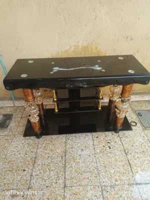 ميز أبلازمه كلش نضيف وبحاله جيده