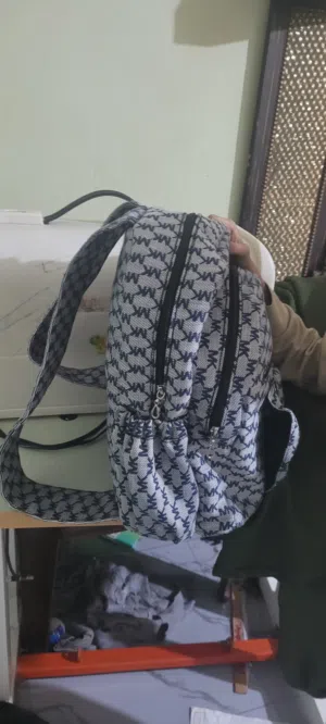 شنط مدرسية للبنات أول ماركة في اليمن  لاتفوتك الفرصة الكمية محدودة قيد النفاذ