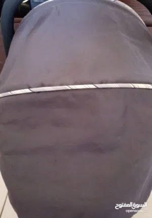 كرسي سيارة استخدام خفيف شبه جديد
