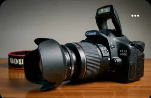 Canon 600 D DSLR Rotate screen camera very new and clean condition with all original accessories