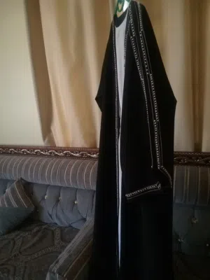 عبايات سوده