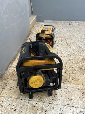 ثلاث مولدات عاطلات