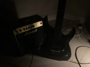 مضخم صوت امب مارشال marshall amp MG15G