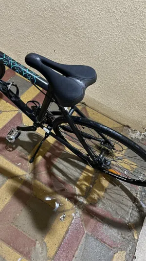 سيكل رياضي جديد و نظيف جداً السيكل ما يشكي من شي