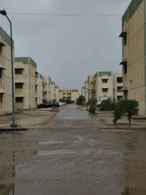 شقة طابو ملك صرف في مجمع حي الحسين السكني