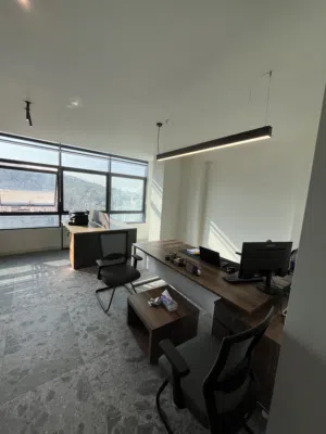 مكتب فخم جدًا للإيجار – تنازل عن عقد إيجار (فرصة مميزة) جاهز للتسليم الفوري