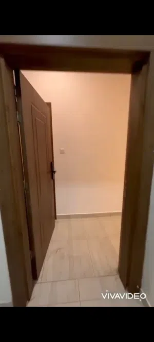 للايجار معاريس أو اسره صغيره شقه غرفتين بعبد الله مبارك قطعه 9