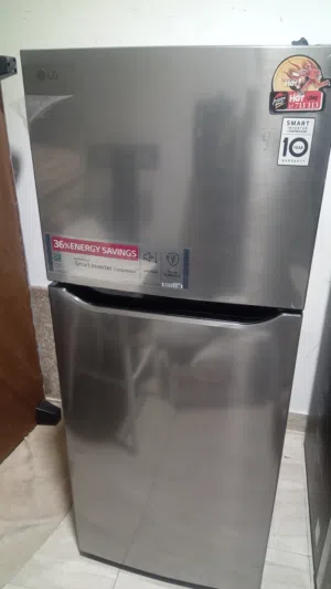 ثلاجةشبةجديدماركة ال جي الحجم266لترتقريبا