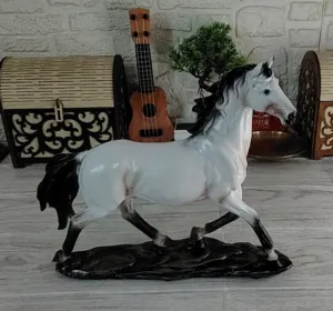 Resin Majestic Horse Sculpture Creative Home Decor Living Room