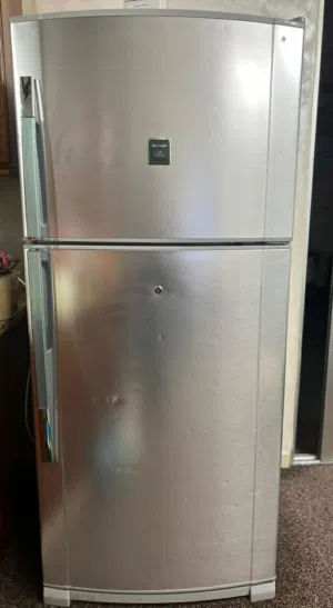 ثلاجه شارب للبيع بسعر رمزي قابل للتفاوض