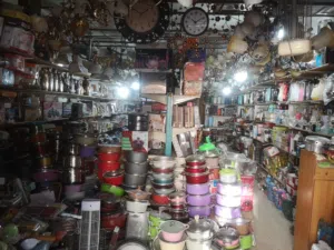 محل أدوات منزليه للبيع( كاملاً ). بضاعه نضيفه و ممتازه،، قابل للتفاوض