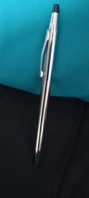 .. قلم CROSS .. . . . . CROSS .. ORIGINAL . كأنه جديد . .. بسعر مغري.