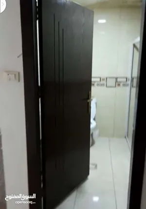 ستوديو فارغ للإيجار