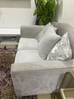 سريرين وكنبتين فخمات بحالة جيدة جداً