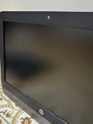كمبيوتر مكتبي متكامل (All-in-One PC) من شركة HP. نظيييف جداً والاستخدام بسيط الجاد يتواصل ع الواتس