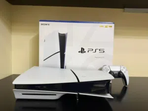 للبيع: PS5 Slim بحالة ممتازة