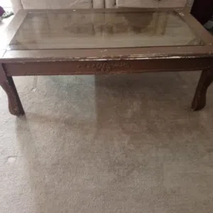 ثلاث قطع للبيع بسعر مغري ترابيزه نص كنبايات مع خزانه اطفال مع خزانه احذيه