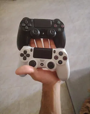 يد سوني جديدة بقراطيسها لم يلعب بها خالية من الخدوش(أصلية) باقي 1 حبة ####