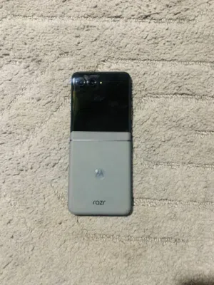 للبيع Motorola Razr 50