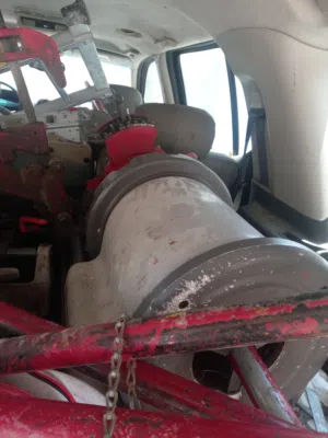 للبيع عدد 2 دايس 4 انش و2 انش وفتنج وبايبات حديد متنوعة