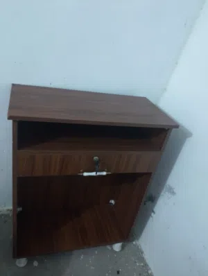 طاولة قاصة للبيع